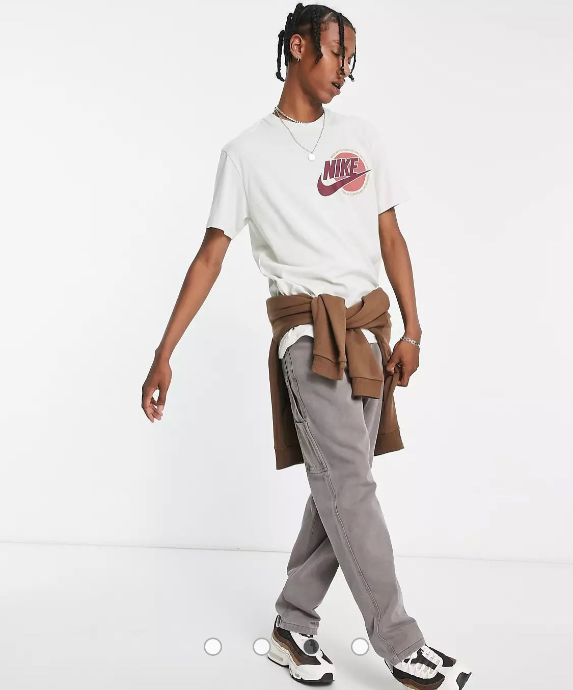 NIKE SPORTS UTILITY T-SHIRT IN LIGHT BONE