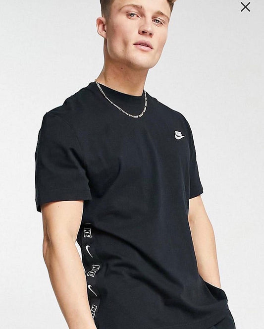 NIKE SIDE LOGO TSHIRT IN BLACK