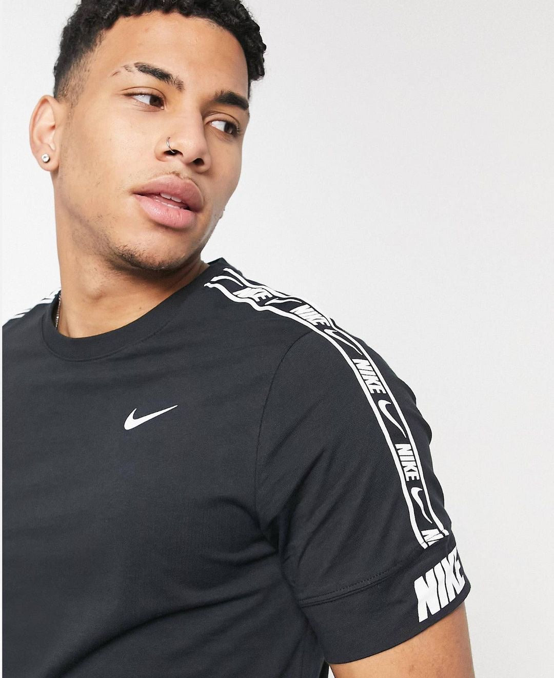 NIKE REPEAT PACK TAPING T-SHIRT IN BLACK