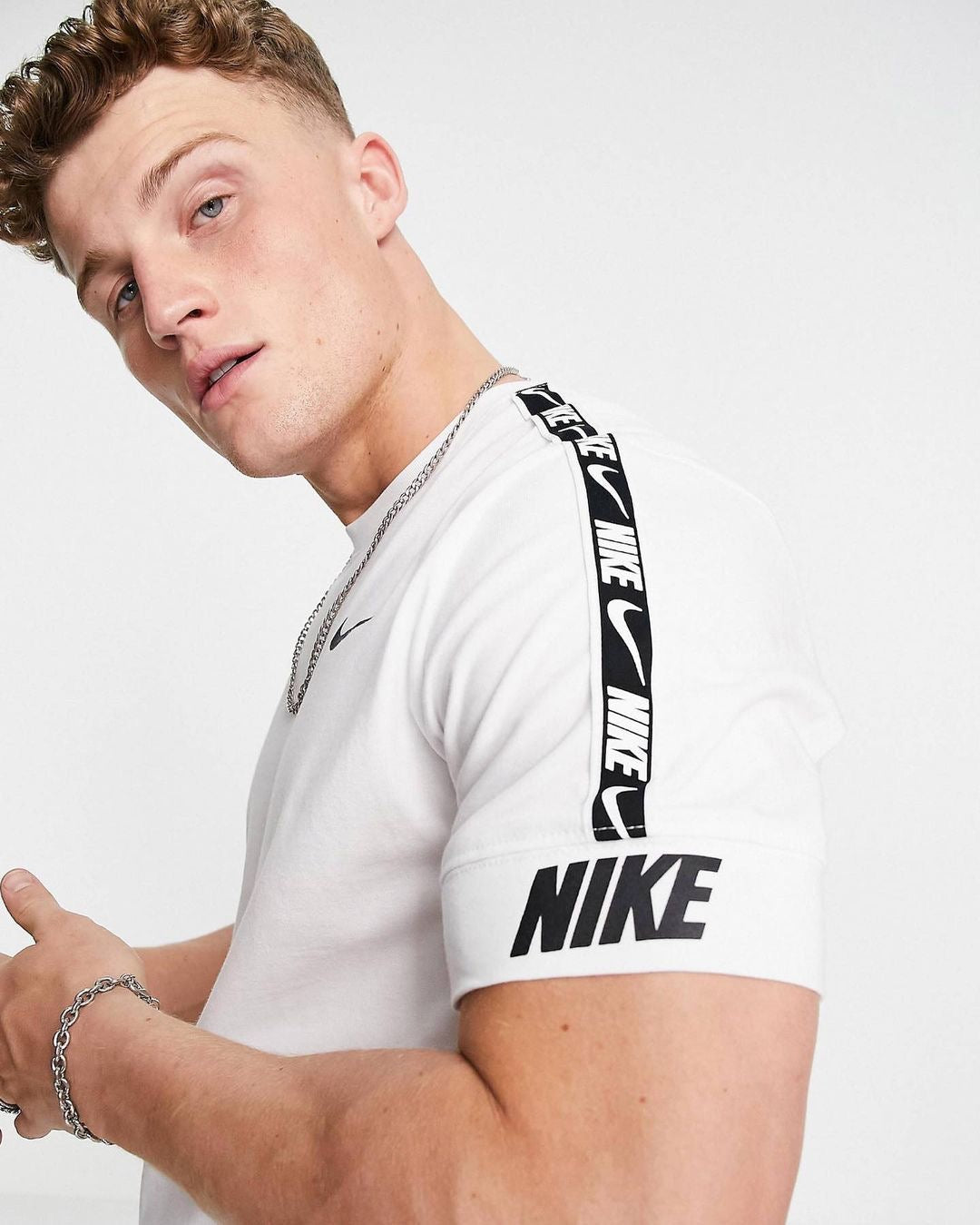 NIKE REPEAT PACK TAPING T-SHIRT IN WHITE