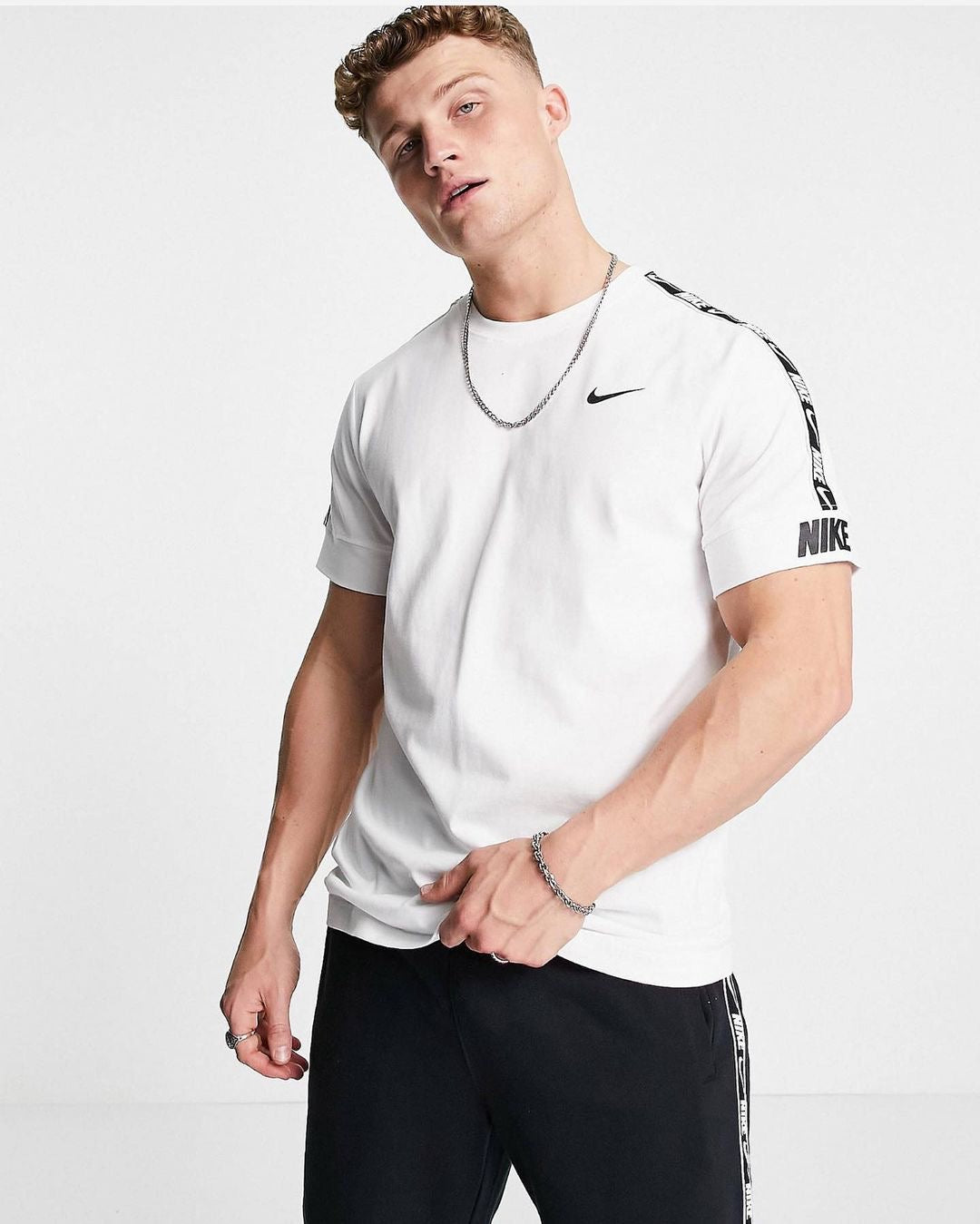 NIKE REPEAT PACK TAPING T-SHIRT IN WHITE