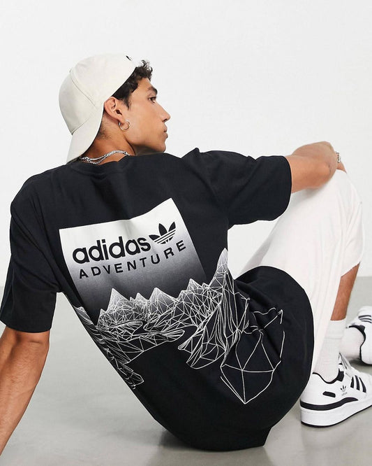 ADIDAS ORIGINALS ADVENTURE BACK PRINT MOUNTAIN TSHIRT IN BLACK